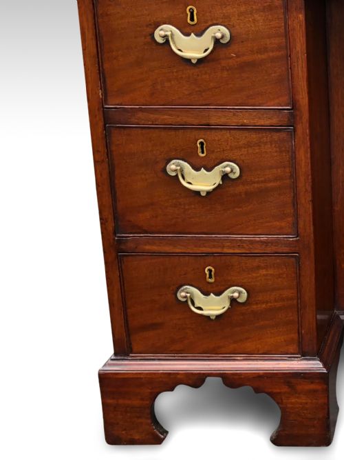 A MID 18TH CENTURY MAHOGANY KNEEHOLE DESK - ADDITIONAL PHOTO 6