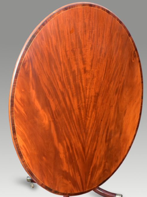 A FINE GEORGE III MAHOGANY OVAL TILT TOP BREAKFAST TABLE - ADDITIONAL PHOTO 4