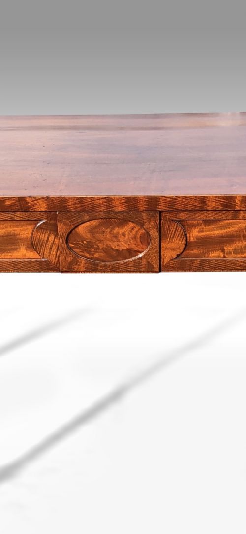 A WONDERFUL GEORGE III MAHOGANY BREAKFRONT SERVING TABLE IN THE MANNER OF GILLOWS - ADDITIONAL PHOTO 3