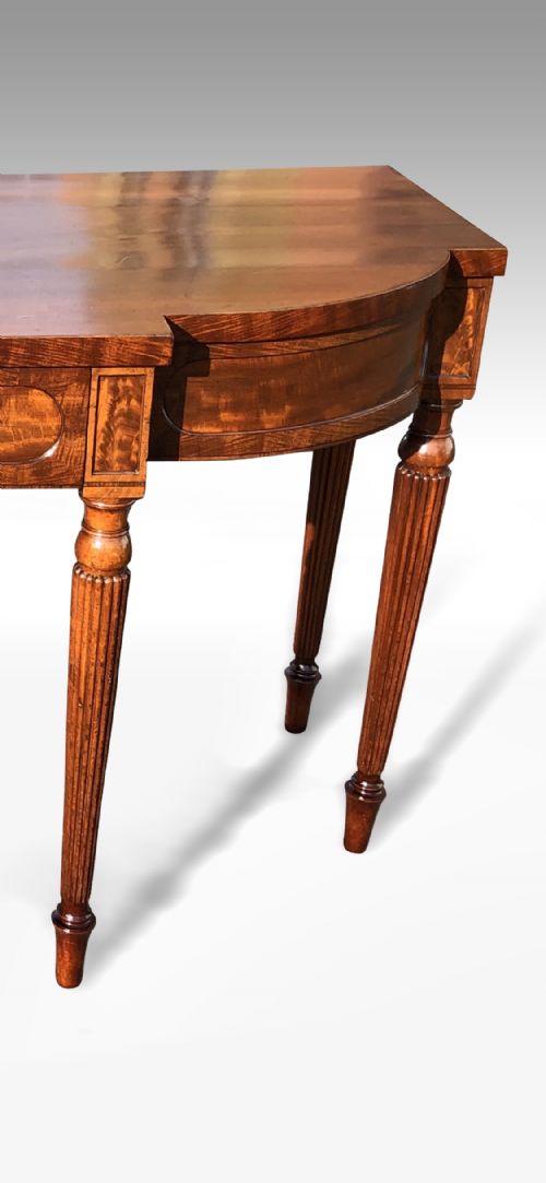 A WONDERFUL GEORGE III MAHOGANY BREAKFRONT SERVING TABLE IN THE MANNER OF GILLOWS - ADDITIONAL PHOTO 5