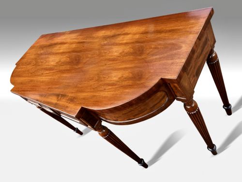 A WONDERFUL GEORGE III MAHOGANY BREAKFRONT SERVING TABLE IN THE MANNER OF GILLOWS - ADDITIONAL PHOTO 1