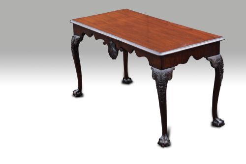 AN IRISH MID 18TH CENTURY MAHOGANY SIDE TABLE - ADDITIONAL PHOTO 1