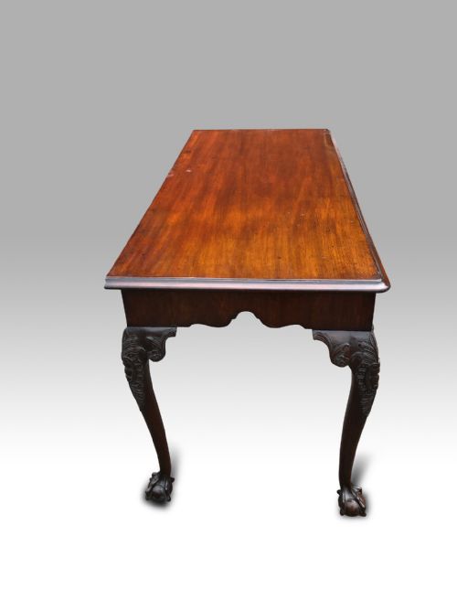 AN IRISH MID 18TH CENTURY MAHOGANY SIDE TABLE - ADDITIONAL PHOTO 2