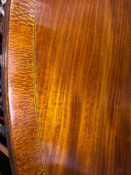 REGENCY MAHOGANY LACEWOOD BANDED CENTRE TABLE IN THE MANNER OF WILLIAM TROTTER OF EDINBURGH - ADDITIONAL PHOTO 3