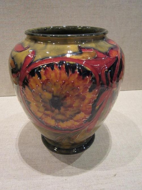 Superb Early Moorcroft Chrysanthemum Vase
