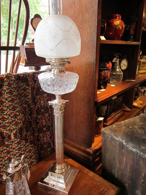 Superb Victorian Corinthum Column Oil Lamp