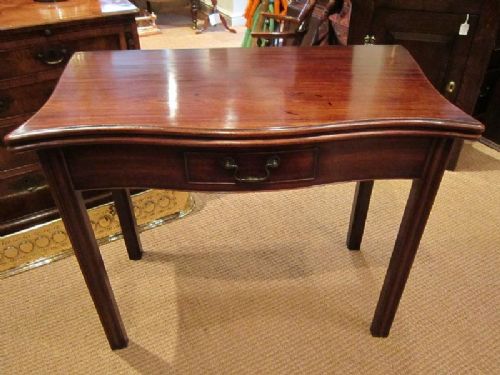 Good Quality Mid Georgian Serpentine Tea Table