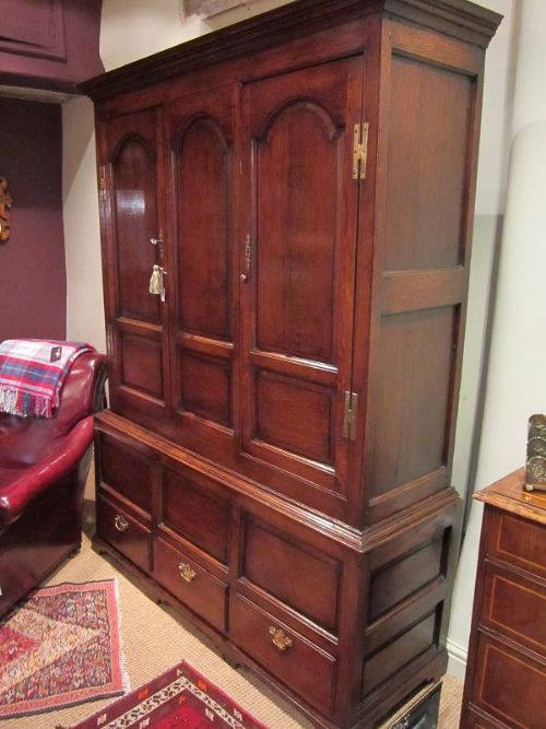 Superb Mid Georgian Oak Press Cupboard
