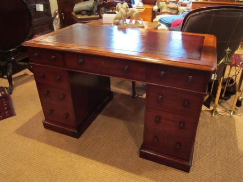 Fine Victorian Mahogany Pedestal Desk