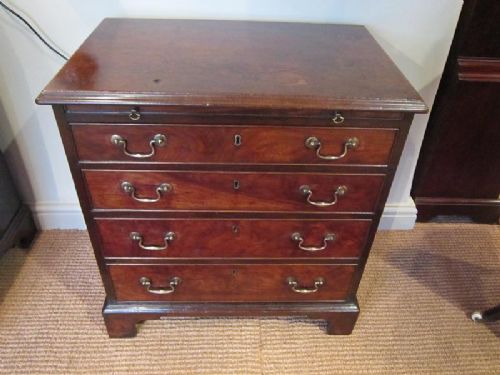 Fine Mid Georgian Bachelors Chest