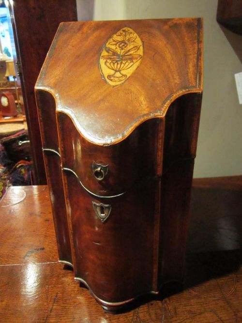 Fine Mid Georgian Mahogany Knife Box