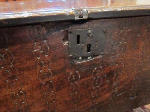 fig 1. GOOD EARLY 18TH CENTURY SWORD CHEST