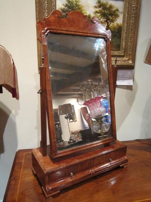 Fine Early Georgian Walnut Toilet Mirror