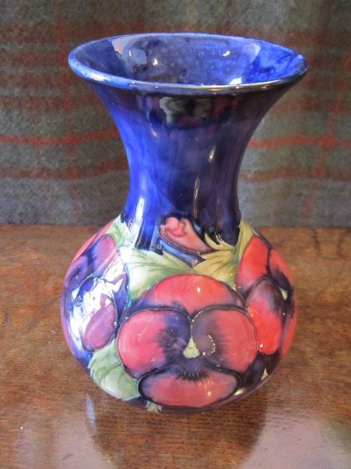 Quality Early Moorcroft Pansy Vase