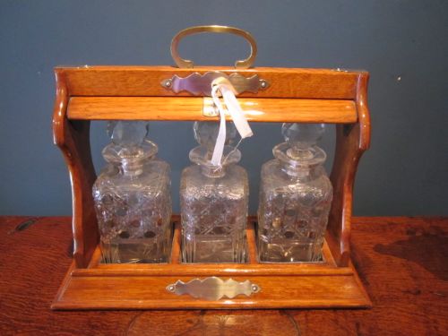 Quality Victorian Polished Oak Tantalus