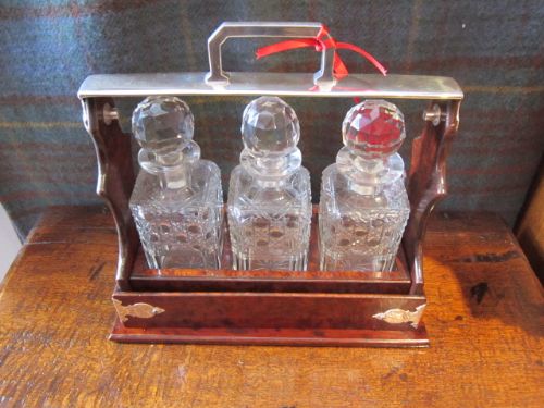 High Quality Victorian Burr Walnut Tantalus