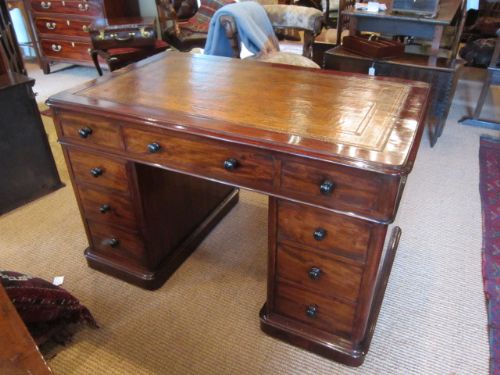 Compact William IV Mahogany Pedestal Desk