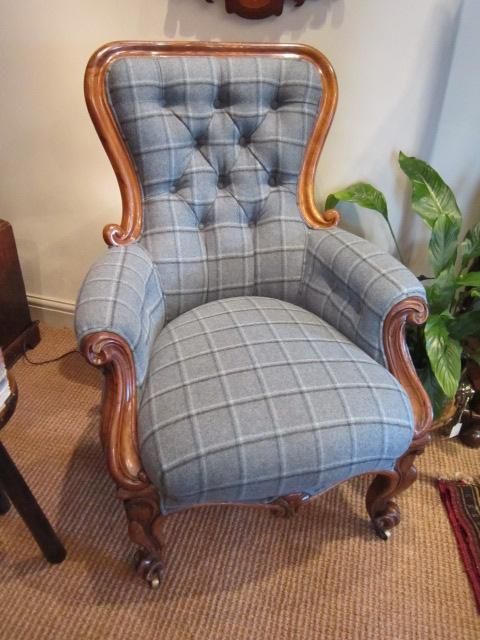 Superb Victorian Walnut Buttonback Armchair