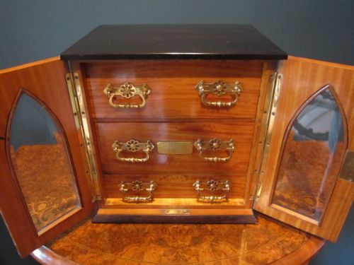 fig 1. BEAUTIFUL VICTORIAN COROMANDEL GAMES BOX
