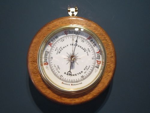 Quality Late Victorian Oak Aneriod Barometer
