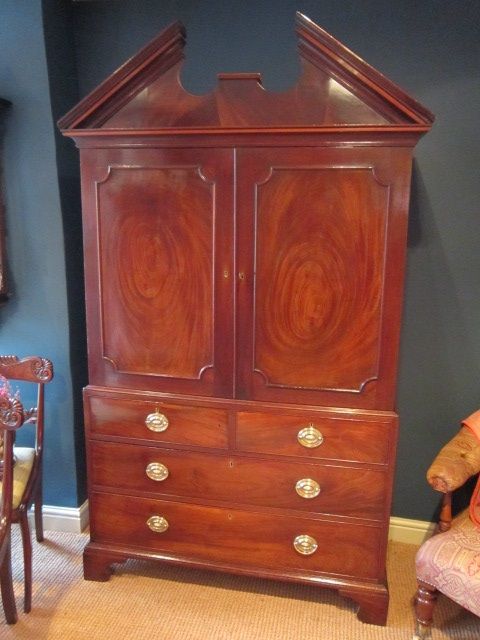 Fine Georgian Mahogany Linen Press