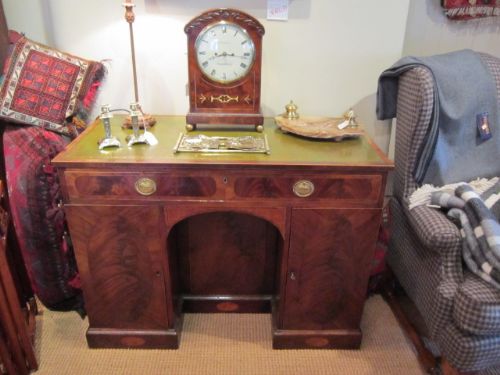Mid Georgian Sheraton Kneehole Desk
