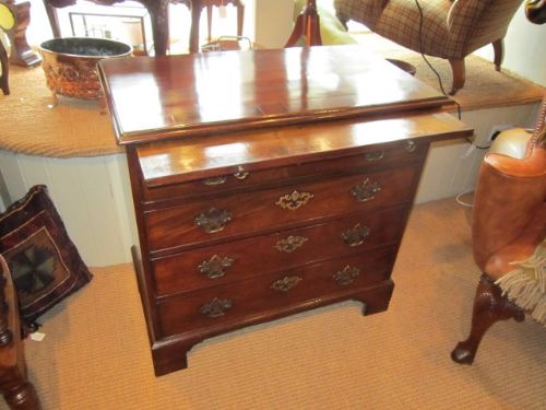 Fine Georgian Brushing Slide Chest of Drawers