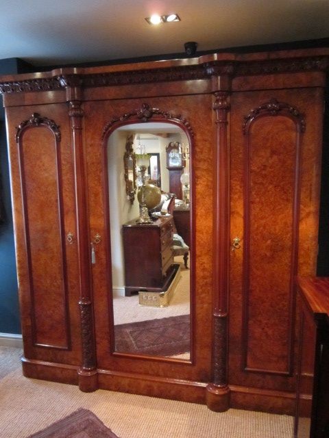 Stunning William IV Burr Walnut Robe