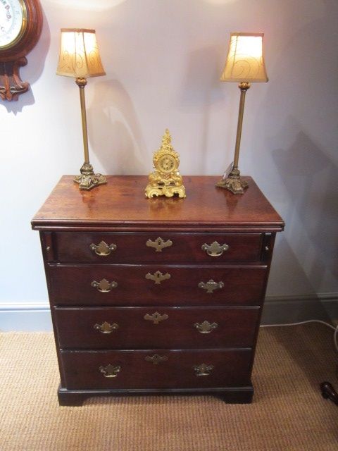 Outstanding George II Bachelors Chest