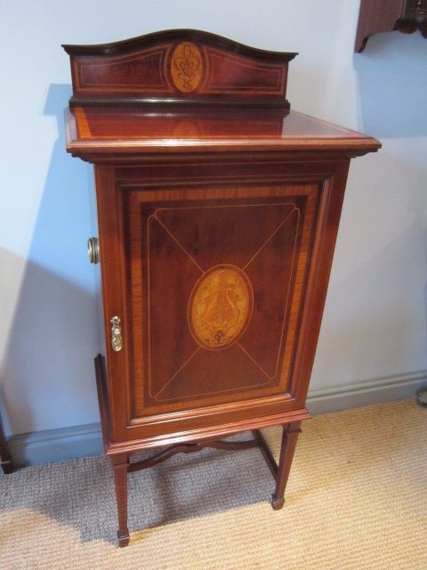 Top Quality Shapland & Petter Music Cabinet