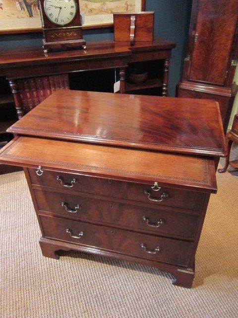 Quality George III Brushing Slide Chest