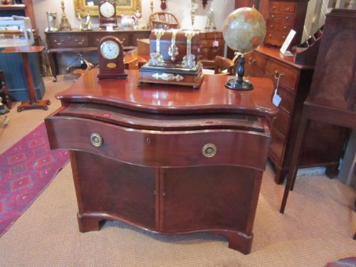 Fine Mid Georgian Serpentine Dressing Chest