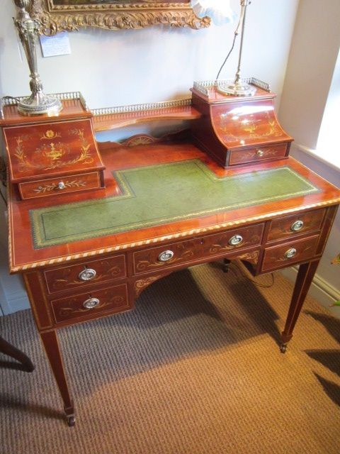 Superb Edwardian Carlton House Desk