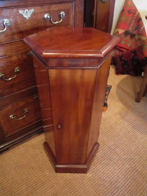Small Early Victorian Mahogany Pedestal