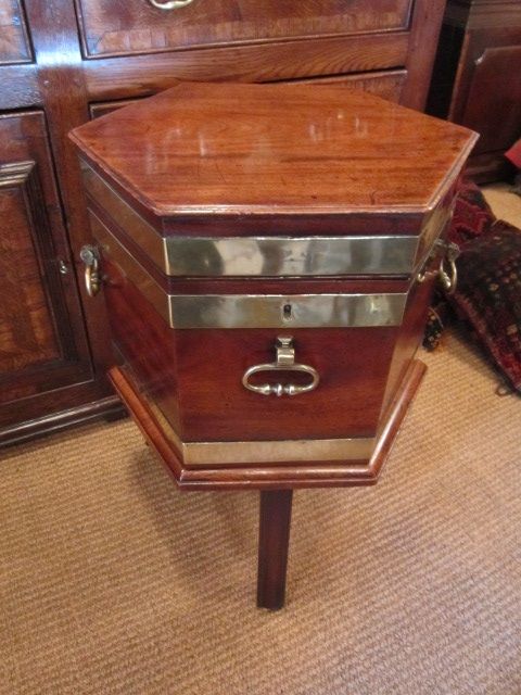Superb Mid Georgian Mahogany Cellerette