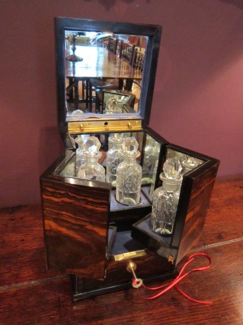Top Quality Victorian Coromandel Scent Tantalus
