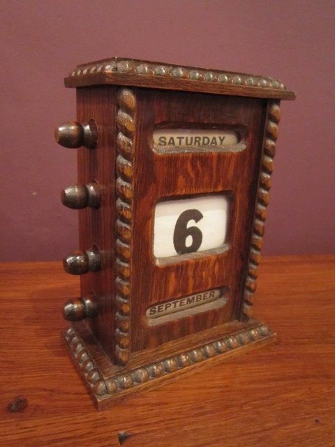 Edwardian Polished Oak Perpetual Desk Calendar