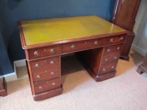 Quality Early Victorian Pedestal Desk