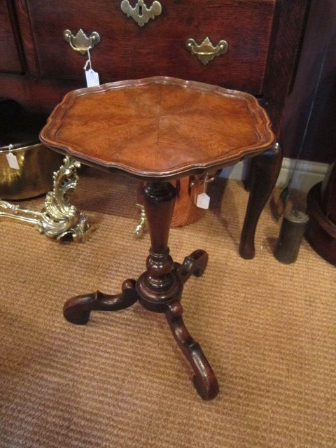 Top Quality Victorian Walnut Wine Table