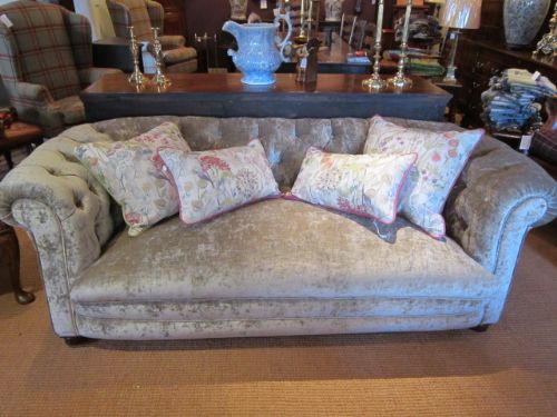 Superb Victorian Upholstered Chesterfield Settee