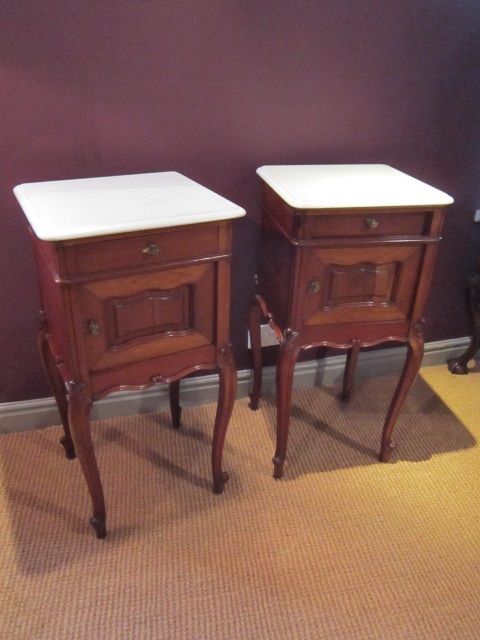 Quality Pair of Victorian Walnut Bedside Cabinets