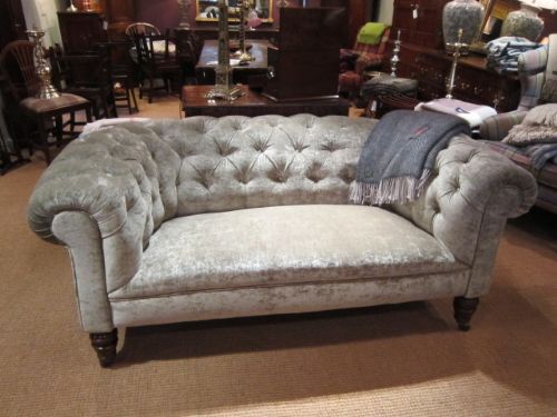 Superb Victorian Upholstered Chesterfield Settee