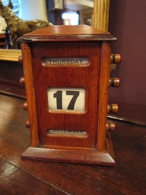 Edwardian Polished Oak Desk Calendar