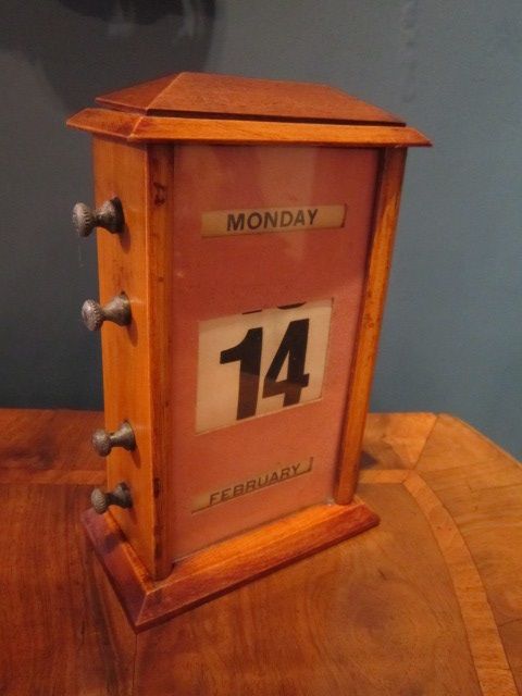 Quality Edwardian Perpetual Desk Calendar