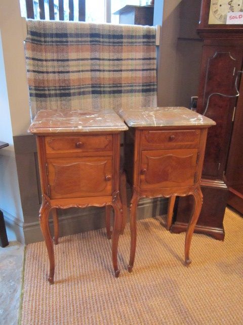Quality Pair of Victorian Walnut Bedside Cabinets