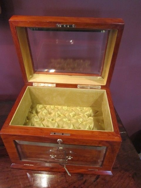 Superb Victorian Figured Walnut Jewellery Box