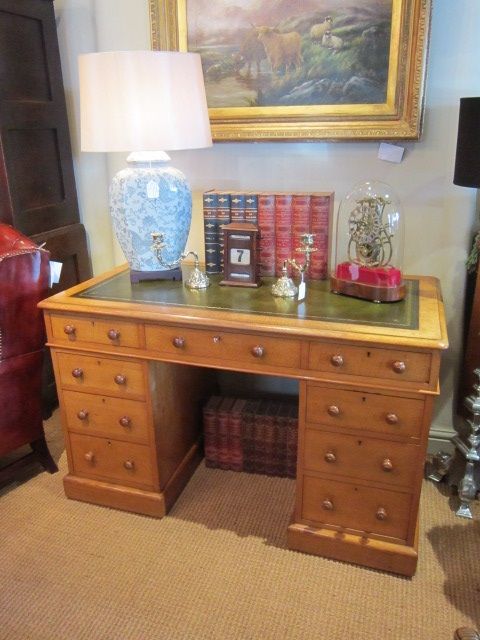 Quality Victorian Oak Gillows Pedestal Desk