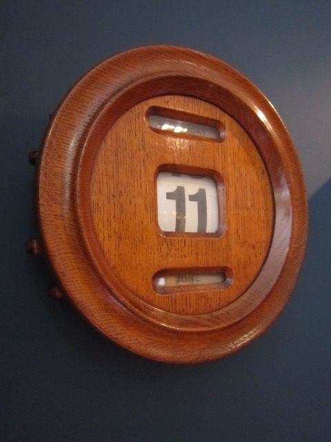 Quality Victorian Polished Oak Perpetual Wall Calendar