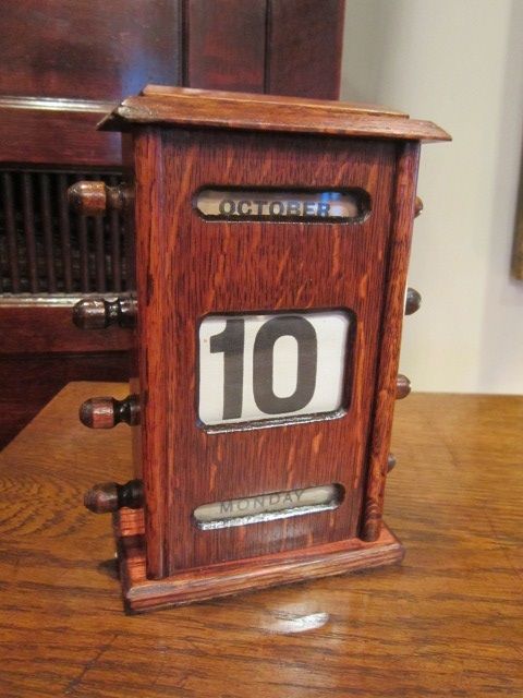 Edwardian Polished Oak Perpetual Desk Calendar