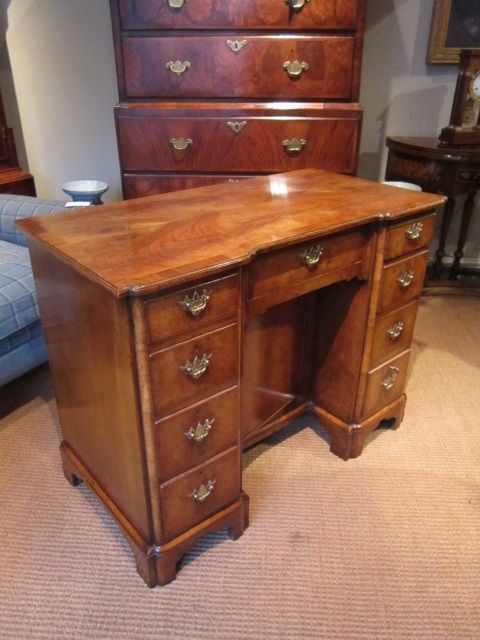 Fine Early Victorian Figured Walnut Kneehole Desk